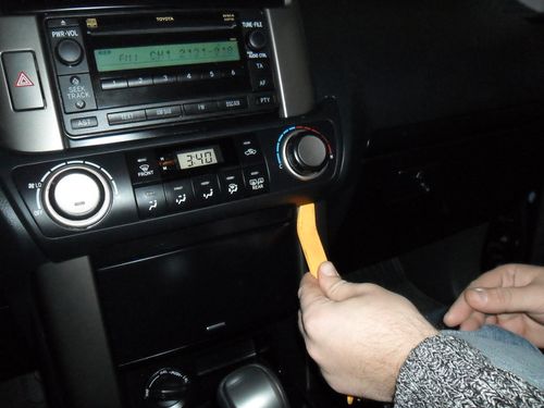 Как снять магнитолу в автомобиле Тойота