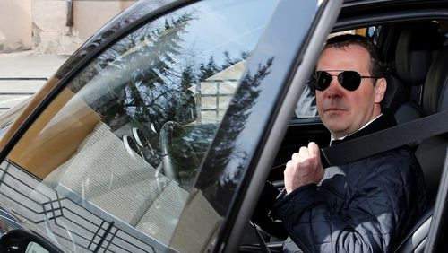 Дмитрий Медведев в своем авто